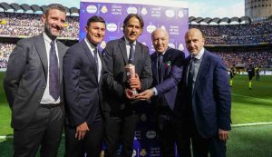 Simone Inzaghi e la dirigenza dell'Inter - Foto Lapresse - Interdipendenza.net