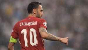Hakan Calhanoglu con la maglia della Turchia - Foto Lapresse - Interdipendenza.net