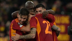 La Roma festeggia una rete - Foto Lapresse - Interdipendenza.net