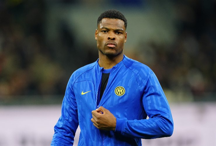 Denzel Dumfries pronto a scendere in campo con l'Inter - foto LaPresse - Interdipendenza.net