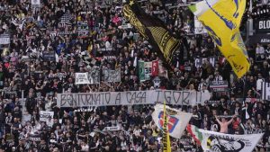 I tifosi della Juventus in curva - Foto Lapresse - Interdipendenza.net