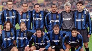 Una formazione dell'Inter del 2000 - Foto Lapresse - Interdipendenza.net