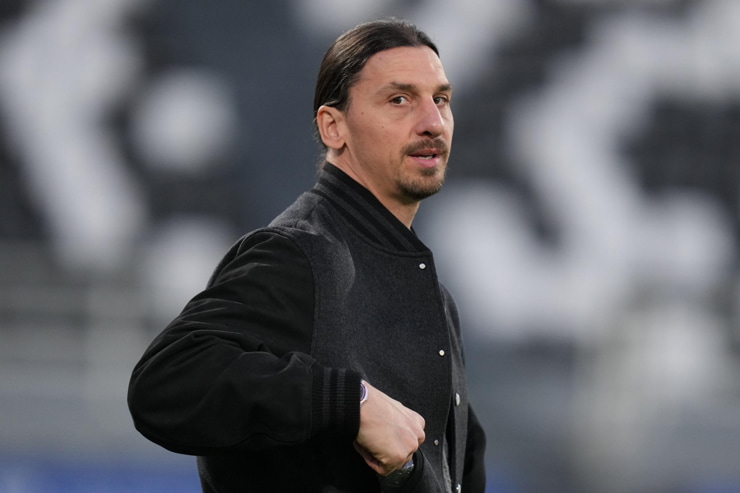 Zlatan Ibrahimovic a bordo campo - Foto Lapresse - Interdipendenza.net