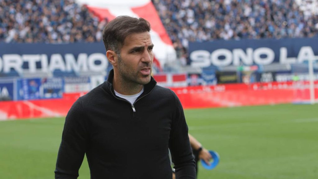 Fabregas firma e si porta il giallorosso
