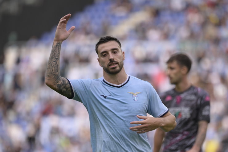 Gila in campo con la maglia della Lazio - Foto Lapresse - Interdipendenza.net
