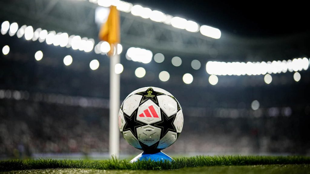 Il pallone dell'attuale Champions League - Foto Lapresse - Interdipendenza.net