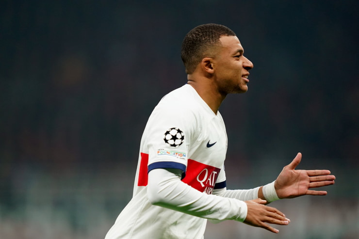 Kylian Mbappè in campo con la maglia del Psg - Foto Lapresse - Interdipendenza.net