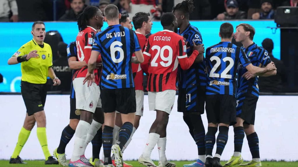 Un derby tra Inter e Milan - Foto Lapresse - Interdipendenza.net