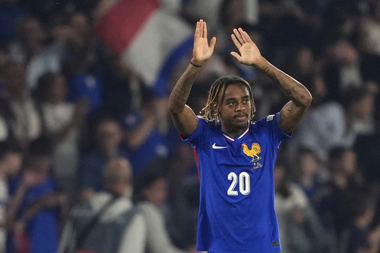 Bradley Barcolà in campo con la maglia della Francia - Foto Lapresse - Interdipendenza.net