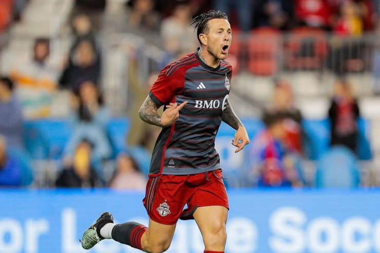 Federico Bernardeschi in campo con la maglia del Toronto - Foto dalla sua pagina Instagram - Interdipendenza.net