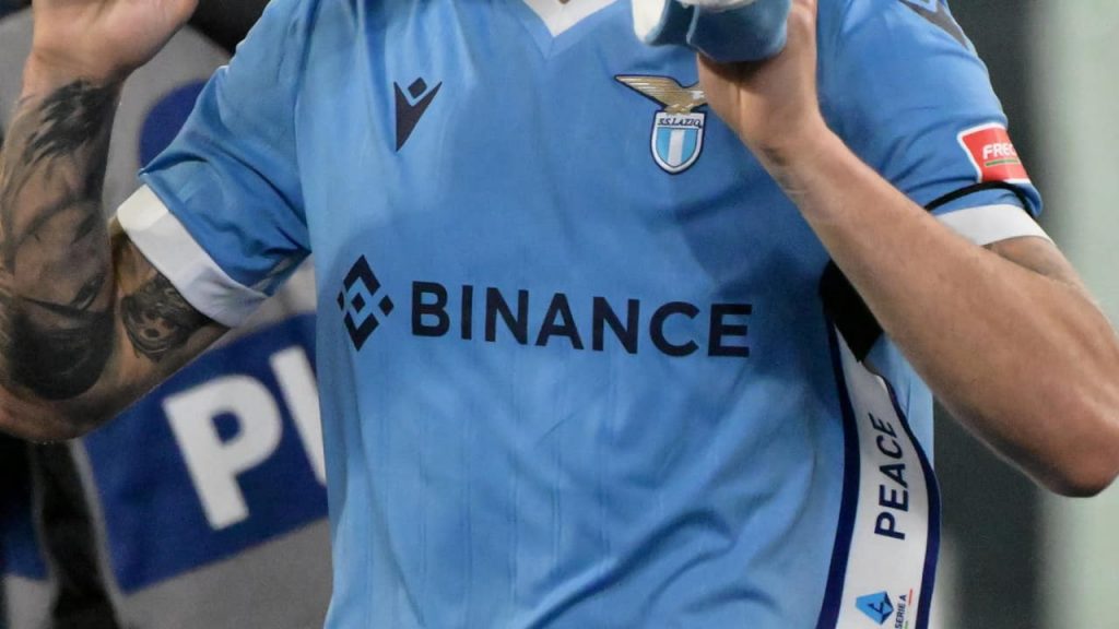 La maglia della Lazio - Foto Lapresse - Interdipendenza.net