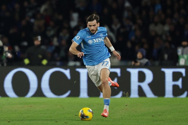 Kvaratskhelia in campo con la maglia del Napoli - Foto Lapresse - Interdipendenza.net