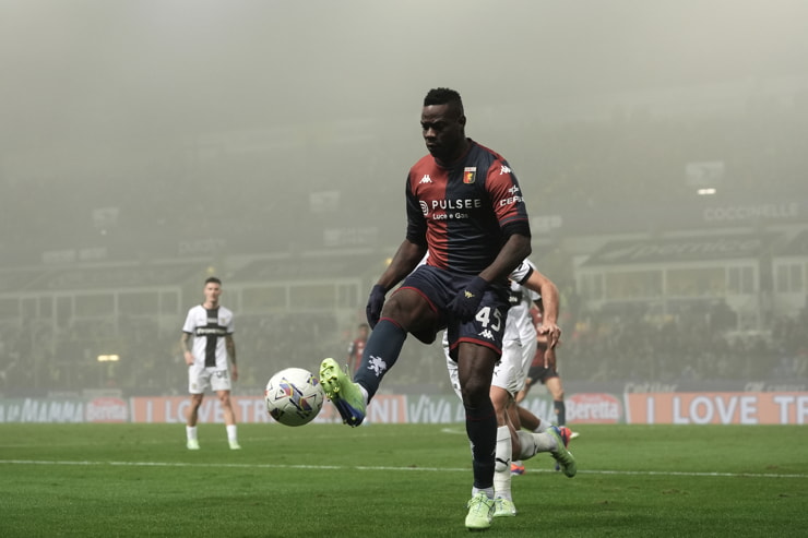Mario Balotelli in campo - Foto Lapresse - Interdipendenza.net