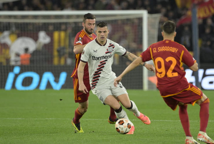 Xhaka in campo con la maglia del Bayer Leverkusen - Foto Lapresse - Interdipendenza.net