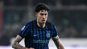 Como-Inter, Bastoni bersaglio dei tifosi: ancora fischi